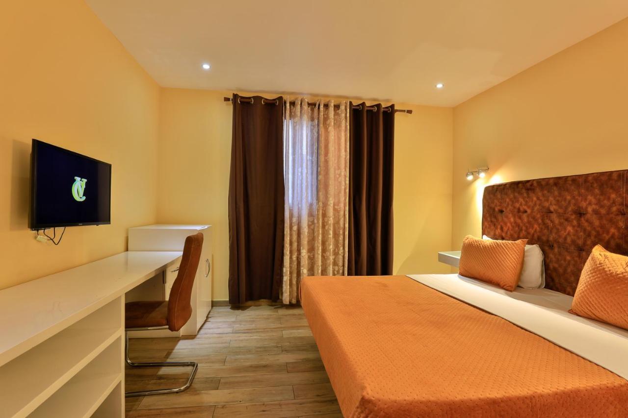 Roses Guest House Kumasi Buitenkant foto