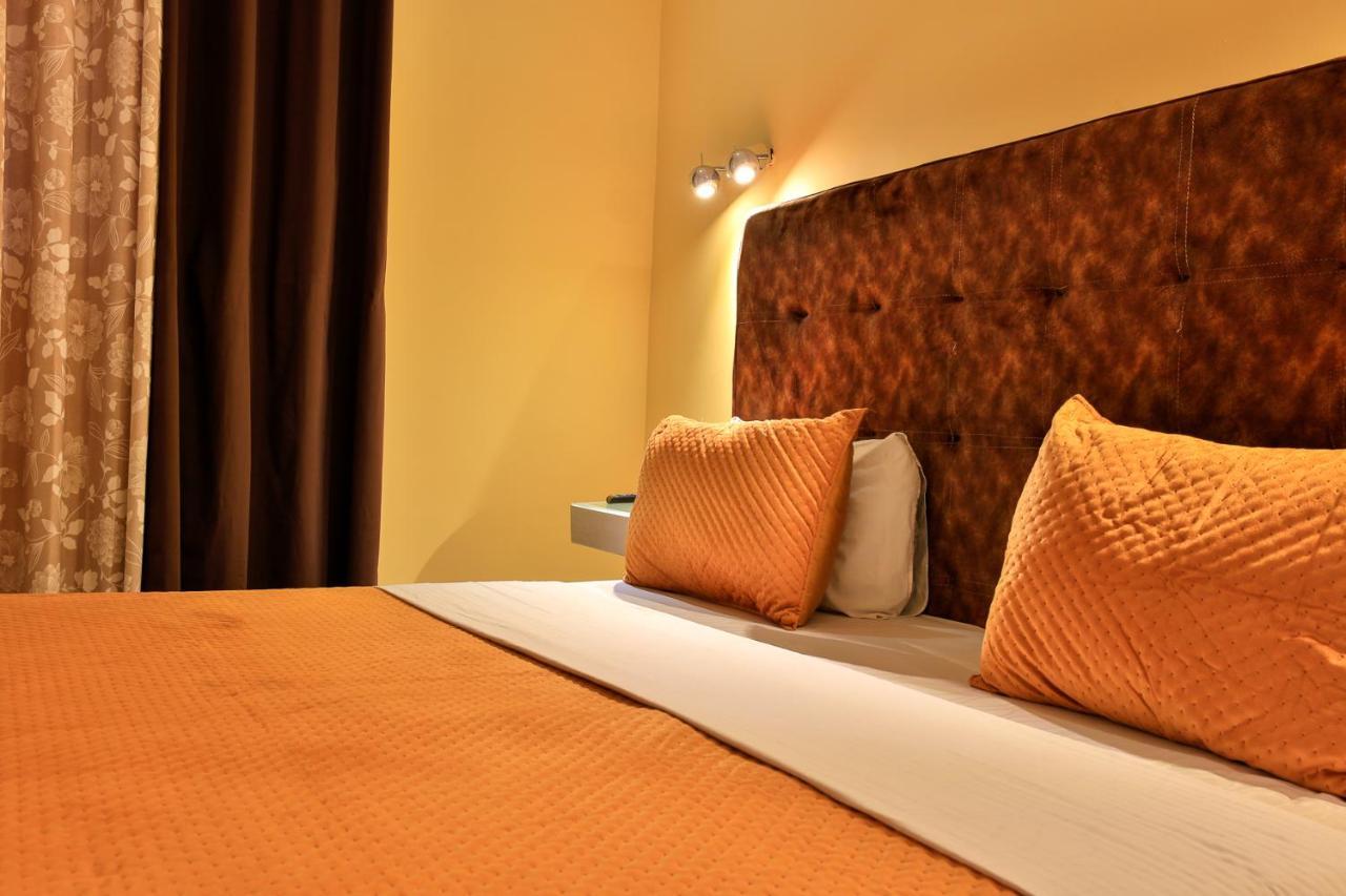 Roses Guest House Kumasi Buitenkant foto