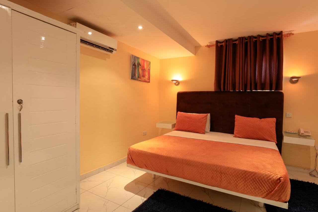 Roses Guest House Kumasi Buitenkant foto