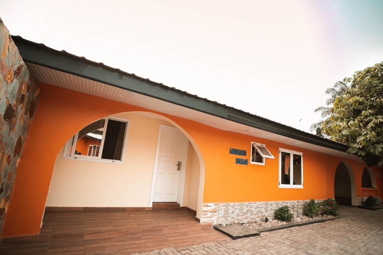 Roses Guest House Kumasi Buitenkant foto