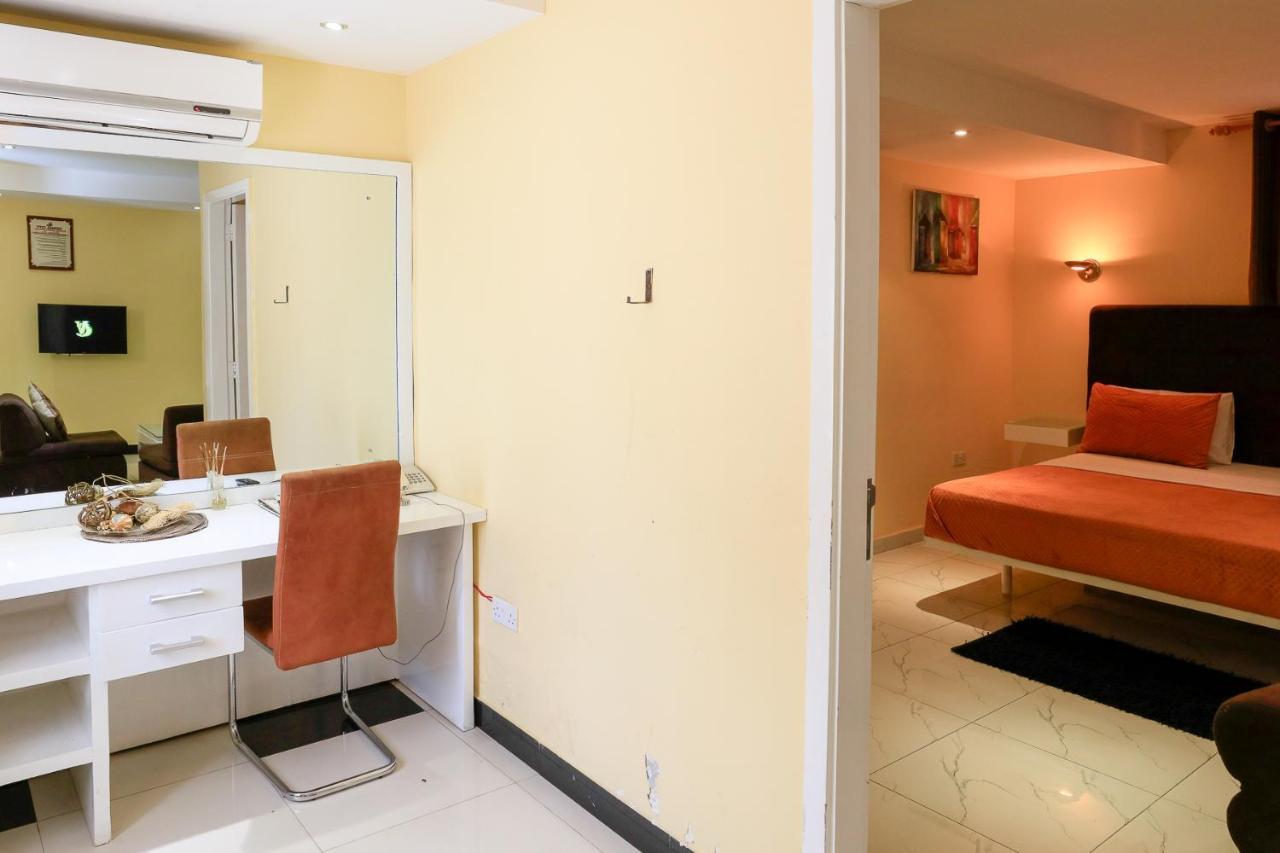 Roses Guest House Kumasi Buitenkant foto