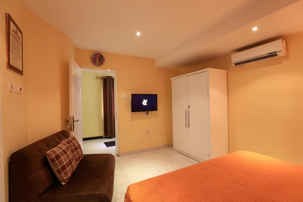 Roses Guest House Kumasi Buitenkant foto