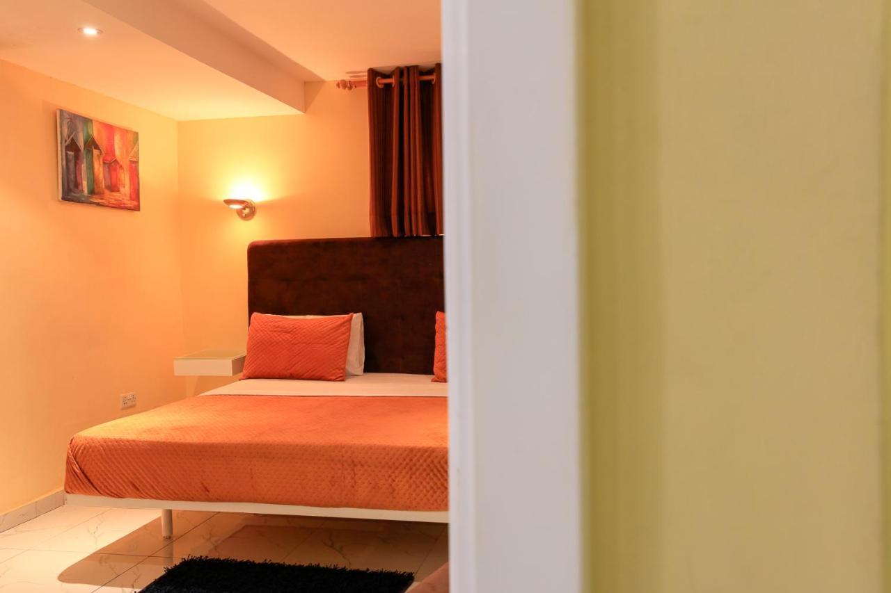 Roses Guest House Kumasi Buitenkant foto
