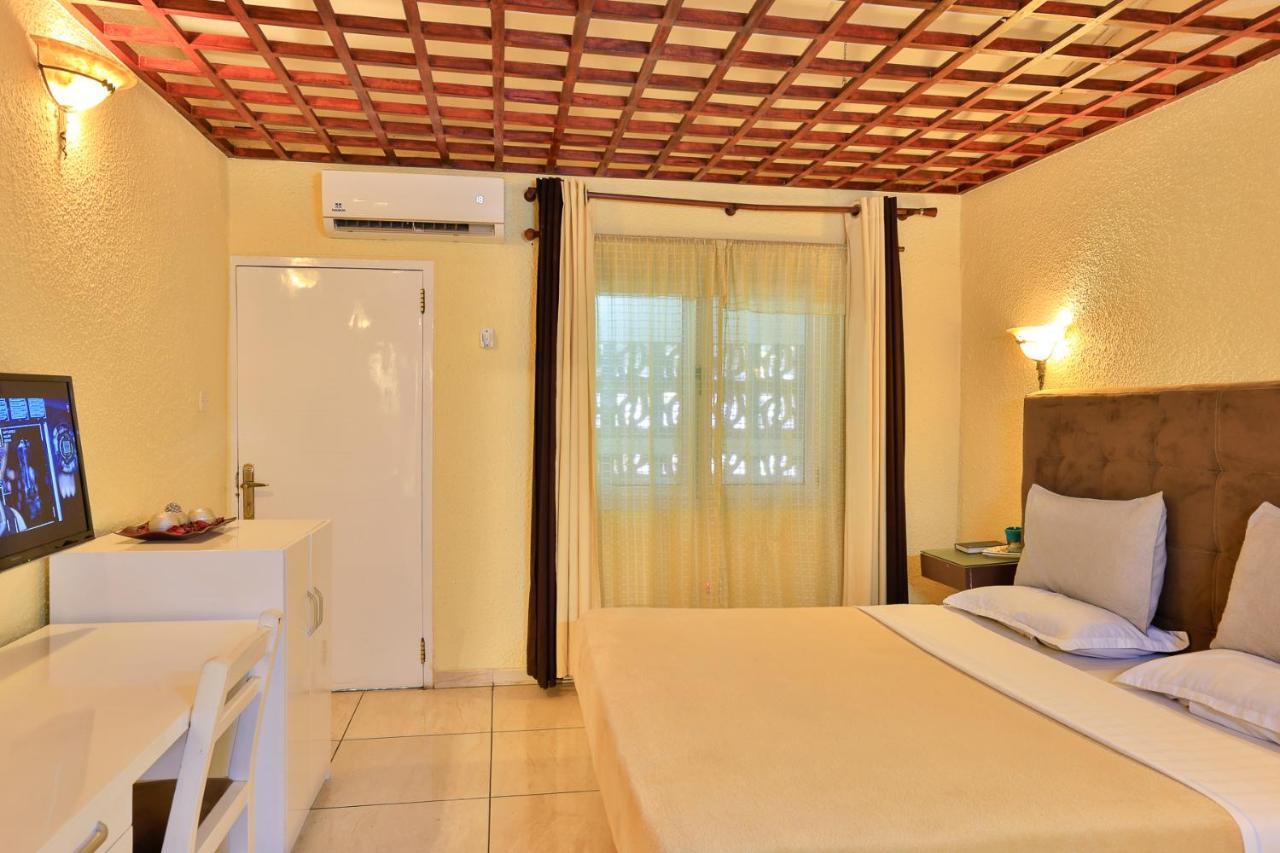 Roses Guest House Kumasi Buitenkant foto