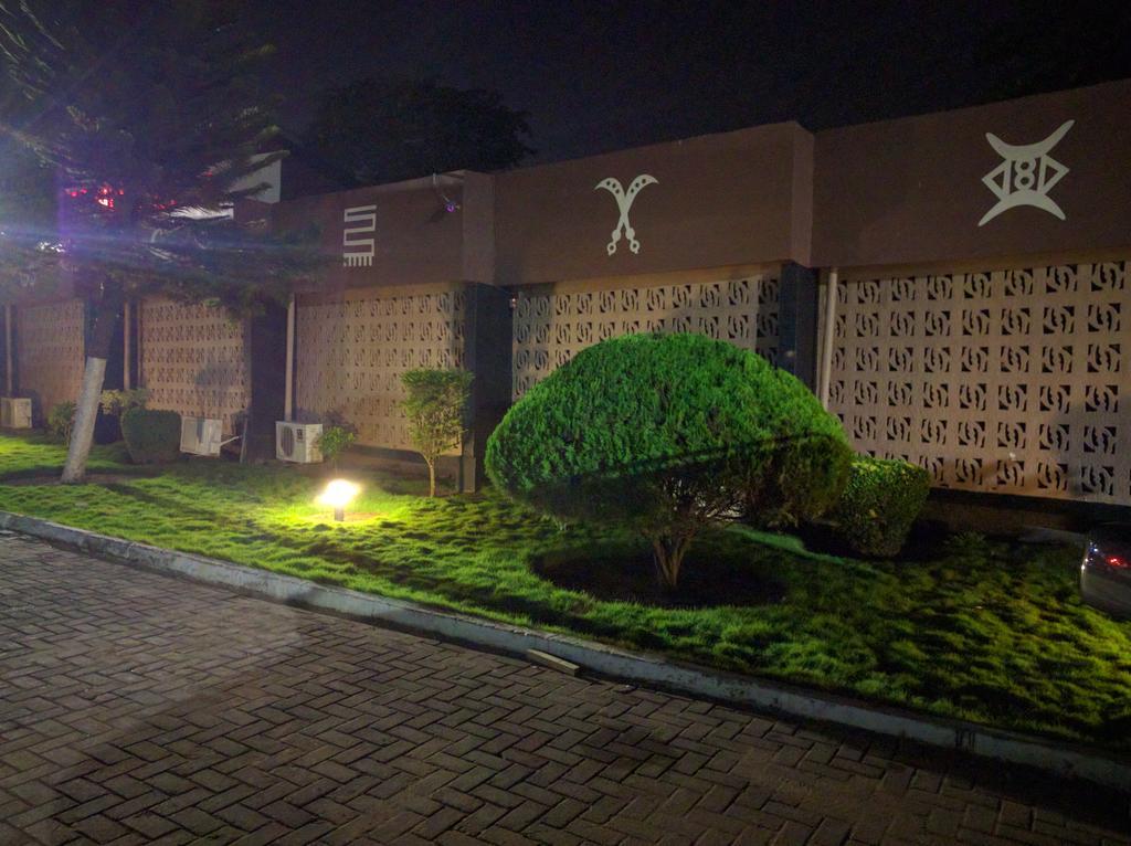 Roses Guest House Kumasi Buitenkant foto